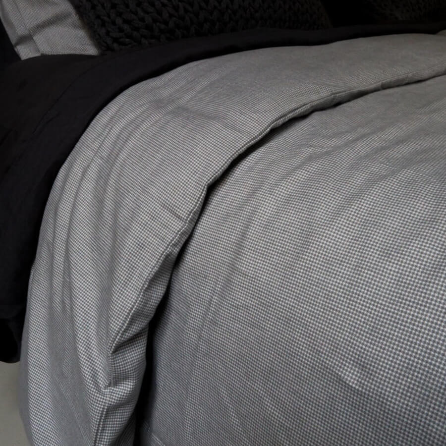 Grau-weiße Bettwäsche aus Baumwollflanell, Solden: Moderne Flanell-Bettbezüge.