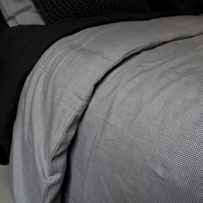 Grau-weiße Bettwäsche aus Baumwollflanell, Solden: Moderne Flanell-Bettbezüge.