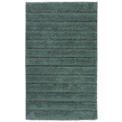 Große, rutschfeste Badezimmermatte California in frischem Eucalyptus, mit luxuriösen Hoch-Tief-Streifen für modernen Bad-Komfort.
