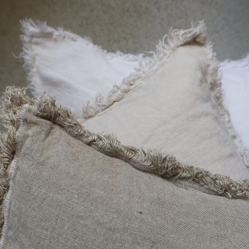 Großes Dekokissen "Josephine": Der rechteckige Kissenbezug aus Leinen in Beige ist ein stilvolles Kissen.