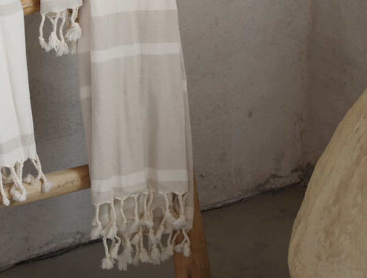 Großes Hammamtuch in Sand-Offwhite: Das Hammamtuch "Toulouse" von House in Style in Sand-Offwhite ist vielseitig einsetzbar.