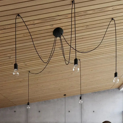Schwarze moderne Pendelleuchte mit variabler Deckenmontage und freihängenden Kabeln – Design Hängelampe
