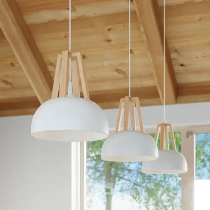 CASCO Hängelampe in Weiß mit naturfarbenem Holzdetail – moderne Pendelleuchte für helle Küchen, Esszimmer oder skandinavische Wohnräume.