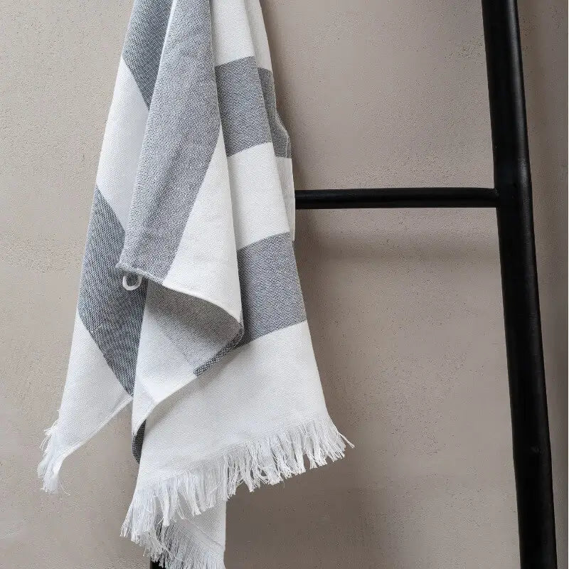 Hamamtücher und Pestemal – traditionelle türkische Hamam-Tücher aus hochwertigem Baumwollmaterial für ein luxuriöses Badeerlebnis.