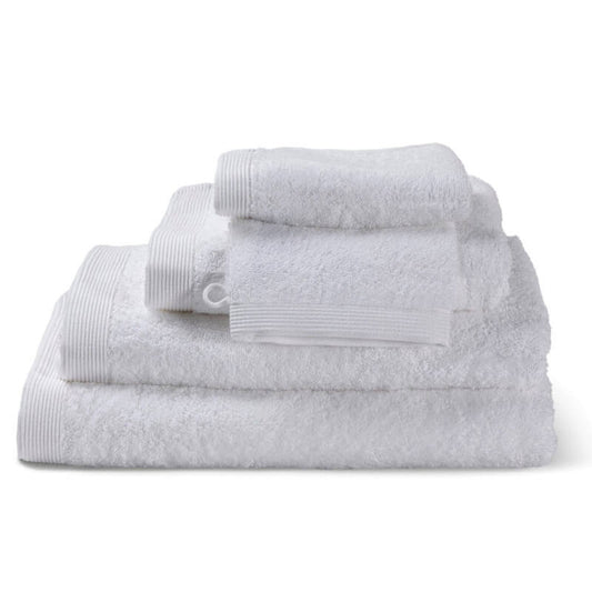 Hochwertiges Handtuch-Set aus weicher Baumwolle in Como Weiß – besonders saugfähig und langlebig, ideal für Bad und Wellnessbereiche