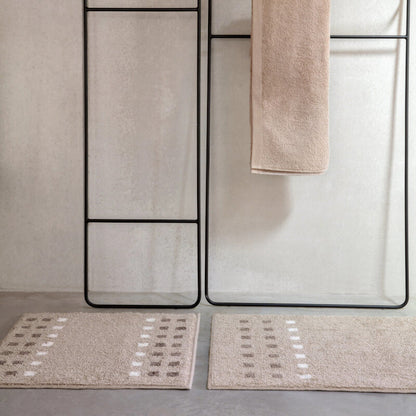 Hochflorige Badematte in Sand Beige – pflegeleichter, rutschfester Badteppich Brica für ein gemütliches Badezimmer.