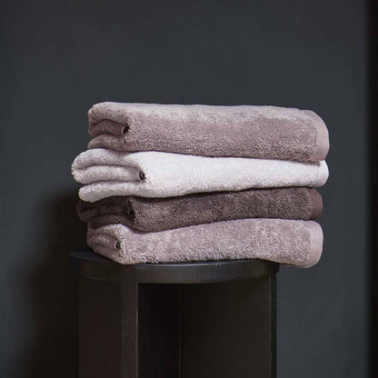 Handtuch-Set "London" in Malve, Calla und Prunus: Das hochwertige Handtuch-Set von Aquanova ist weich und pflegeleicht.