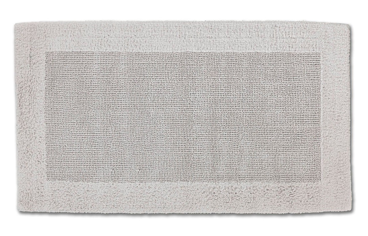 Hochwertiger Baumwoll-Badteppich Select in Perlgrau von Rhomyhome – weicher Badezimmerteppich in elegantem Grauton für ein modernes Badezimmer.