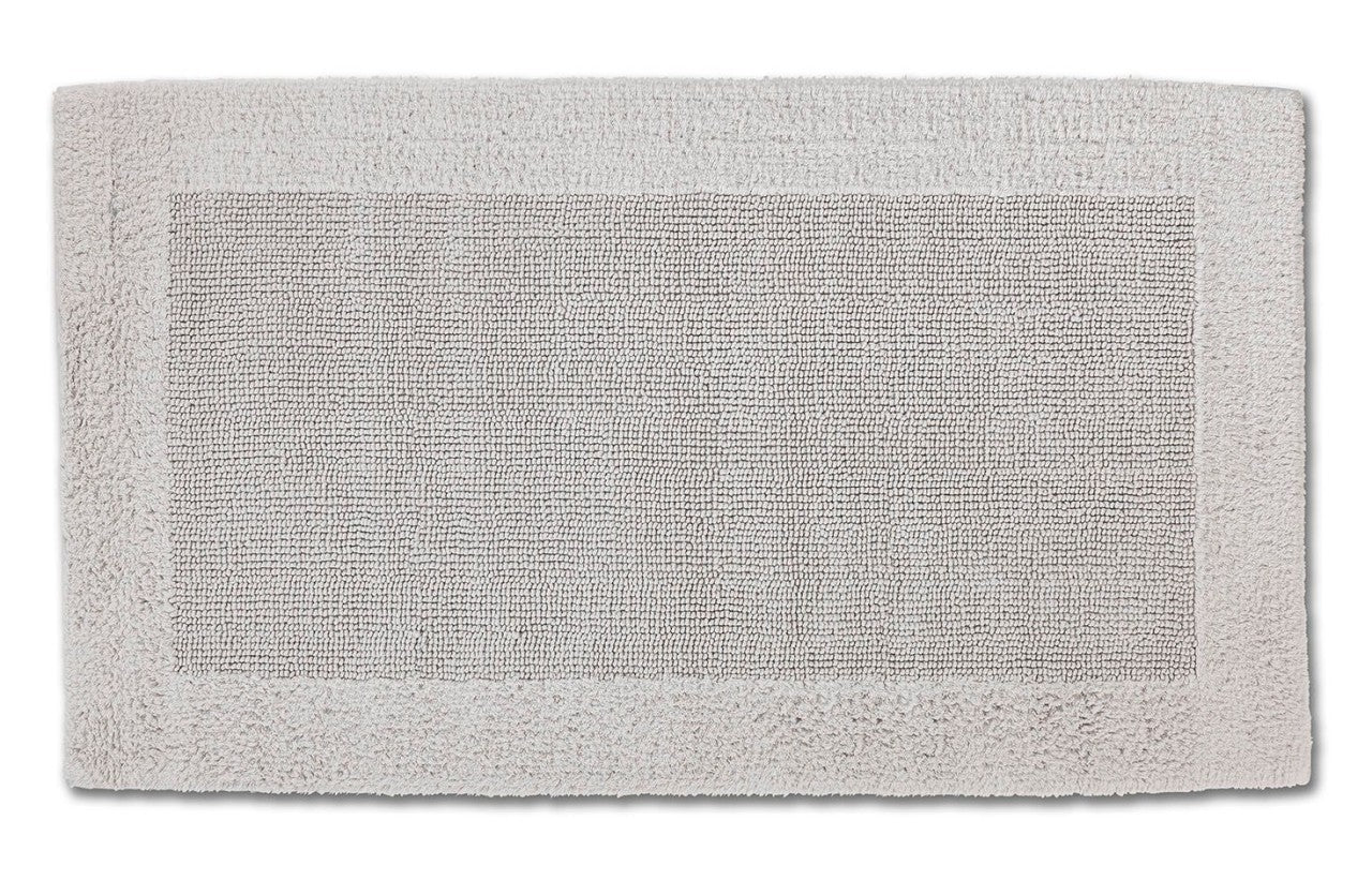 Hochwertiger Baumwoll-Badteppich Select in Perlgrau von Rhomyhome – weicher Badezimmerteppich in elegantem Grauton für ein modernes Badezimmer.
