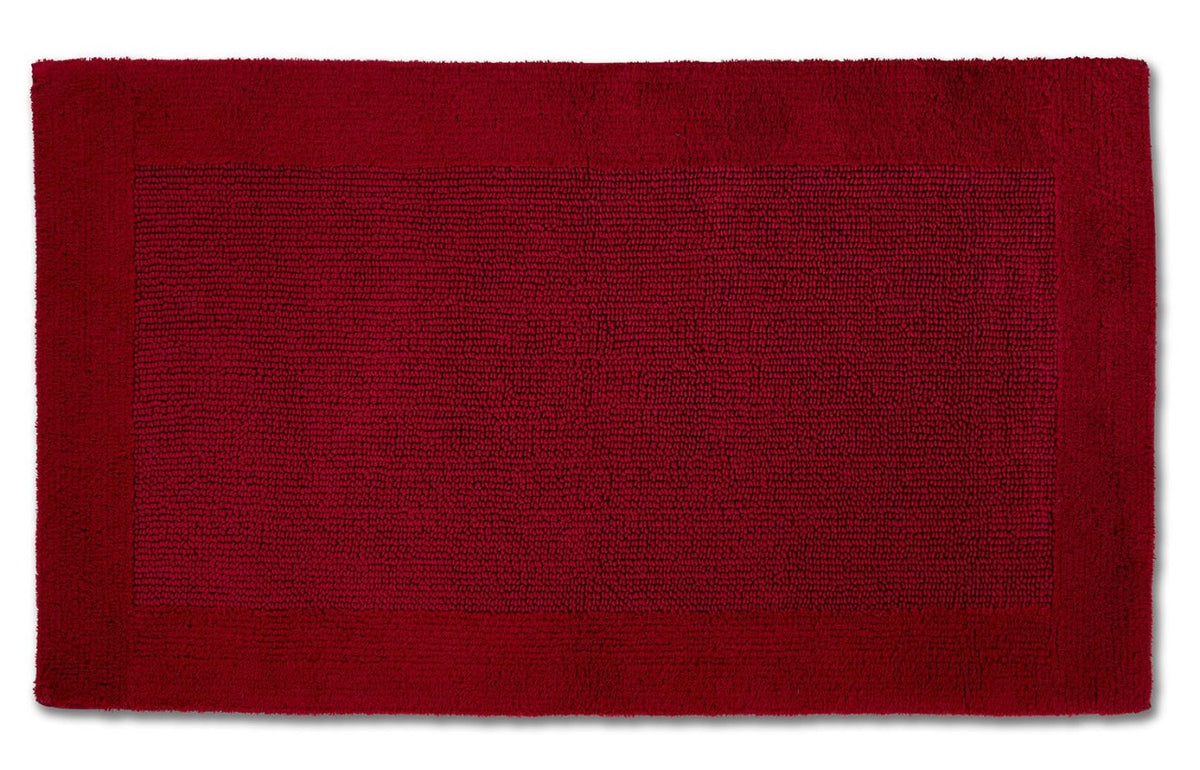 Hochwertiger Baumwoll-Badteppich Select in Cardinal Rot von Rhomyhome – weicher Badezimmerteppich in kräftigem Rotton für ein stilvolles Badezimmer.