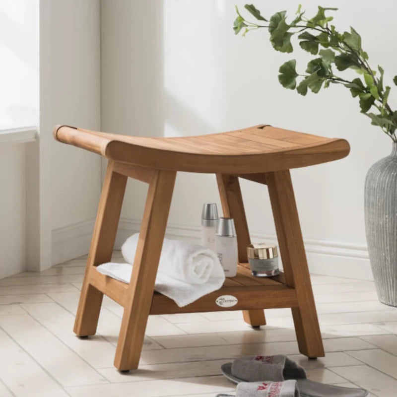 Holz Badhocker als stilvolles Badezimmer Zubehör – natürliche Sitzgelegenheit und Ablage im Bad