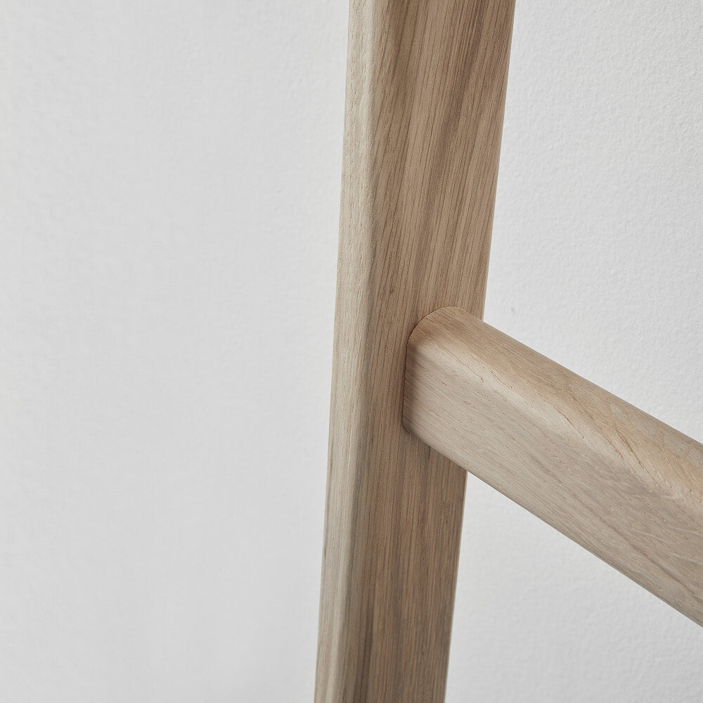 Mink Handtuchleiter, Eiche: Hochwertige Leiter für Ihr Badezimmer.