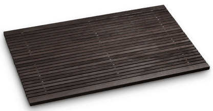 Schlichte Holzbadematte, minimalistisches Design.