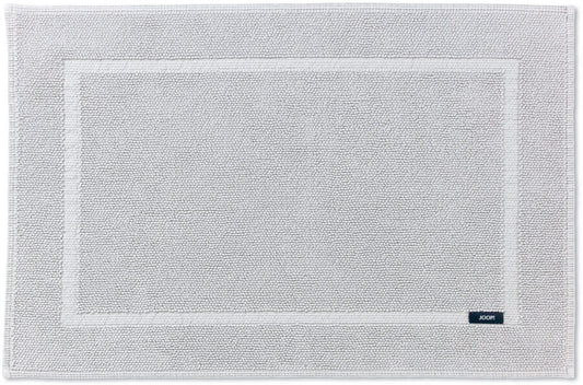 Edle Details: Der "Joop!" Badteppich/Vorleger "Pearl" aus Baumwolle in der Farbe "Silber" bringt edle Details in Ihr Badezimmer.