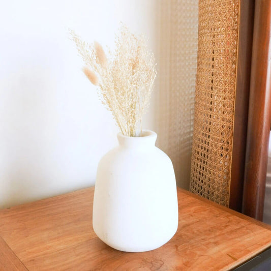 Keramikvase "Bawa": Die weiße Dekovase im Boho-Stil ist ein stilvolles Dekorationsobjekt.