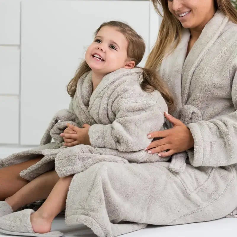 Kinderbademantel als Geschenkidee – weiche und gemütliche Bademäntel für Kinder in verschiedenen Farben und Designs, ideal für jedes Geschenk