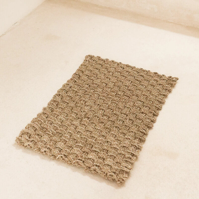 Kleiner Teppich "Nirama" aus Seegras: Der Naturfaser-Vorleger ist ein praktischer Teppich.