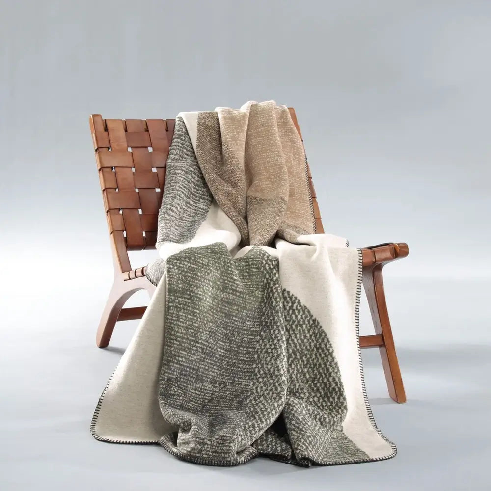 Kuscheldecke mit Muster Nordic Rock – Wohndecke 150 x 200 cm
