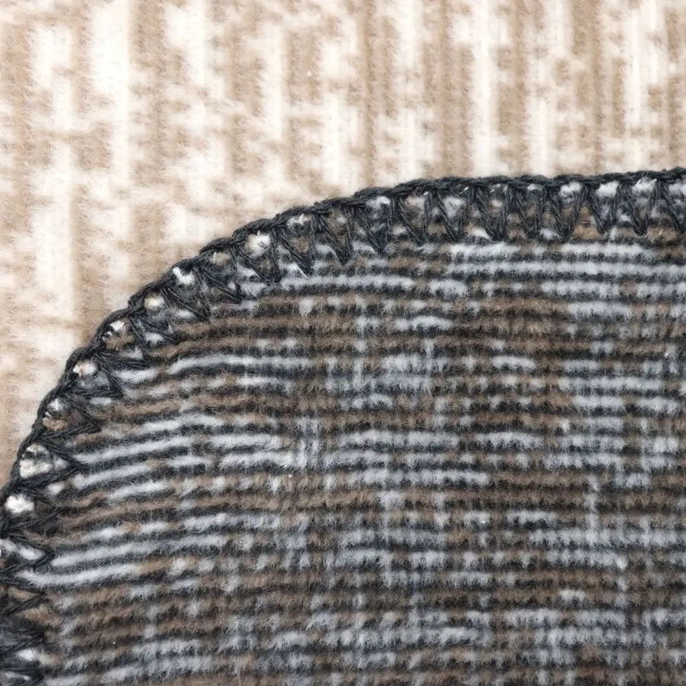 Kuscheldecke mit Muster Nordic Rock – Wohndecke 150 x 200 cm