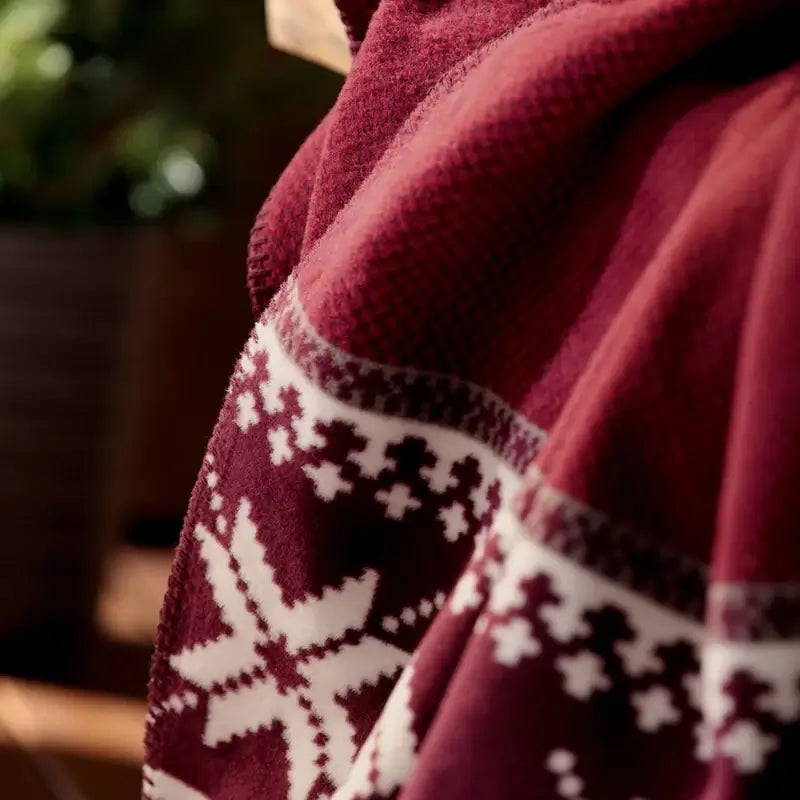 Kuscheldecke mit Schneeflocken - Rot/Weiß Nordic Knit