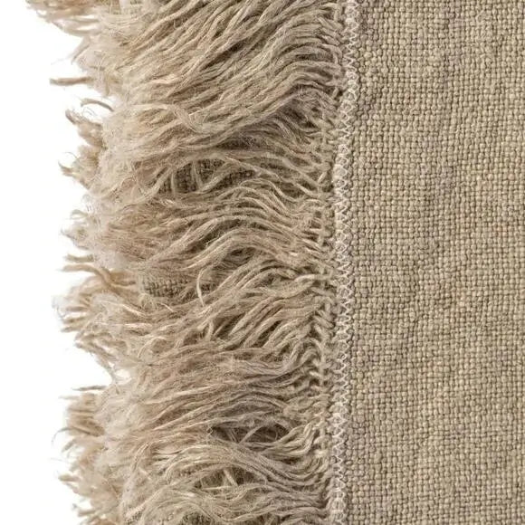 Leinen-Decke Josephine in Natur mit kurzen Fransen von Passion for Linen – weiches und stilvolles Plaid für ein gemütliches Zuhause.