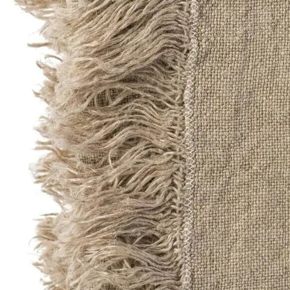 Leinen-Decke Josephine in Natur mit kurzen Fransen von Passion for Linen – weiches und stilvolles Plaid für ein gemütliches Zuhause.