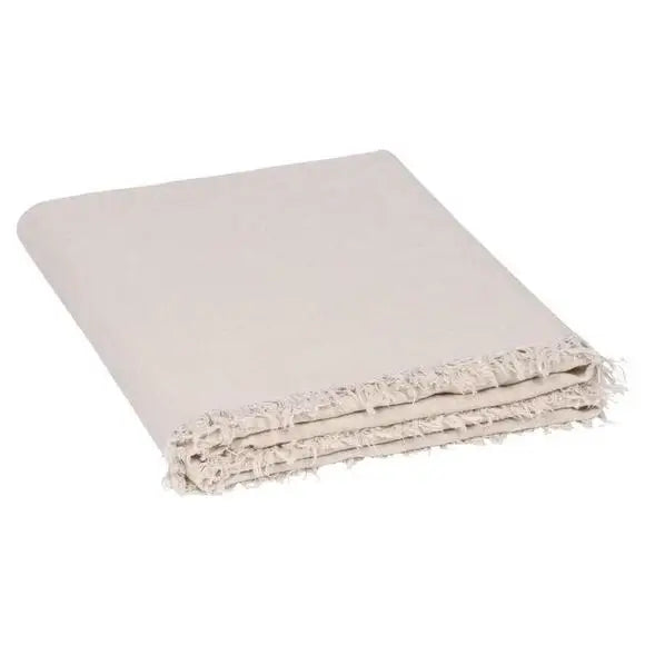 Leinendecke Josephine in Beige mit kurzen Fransen – weiches und stilvolles Plaid für ein gemütliches Zuhause.