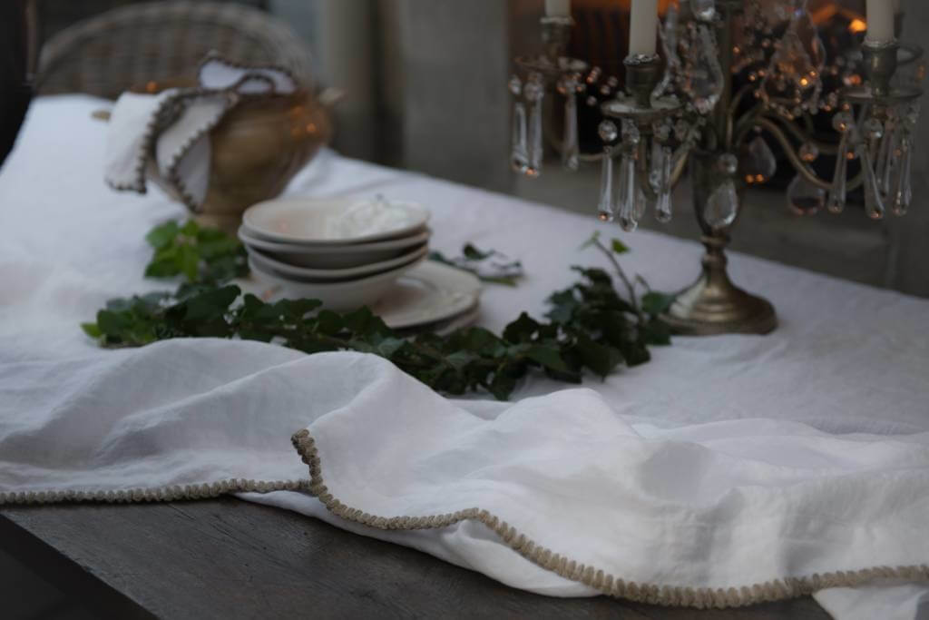 Felice Leinentischdecke, Weiß: Elegante Tischdecke für Ihr Zuhause.