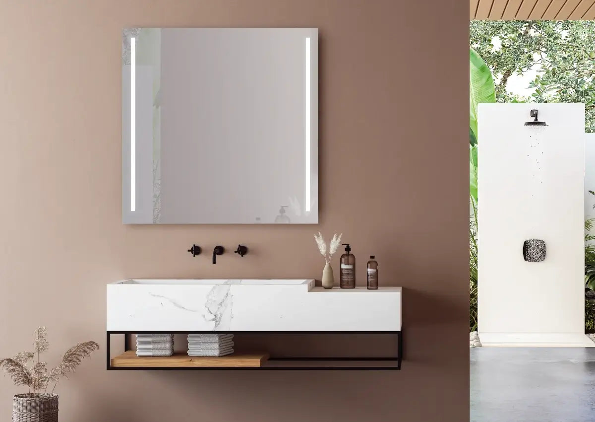 Moderner Badezimmerstil mit rundem Spiegel und Diffuser – stimmungsvolles Licht und angenehme Düfte für Spa-Atmosphäre