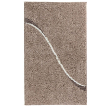 Modern gemusterter Badteppich in Sand Beige – weiche Hochflor Badematte Carve für ein gemütliches Badezimmer.
