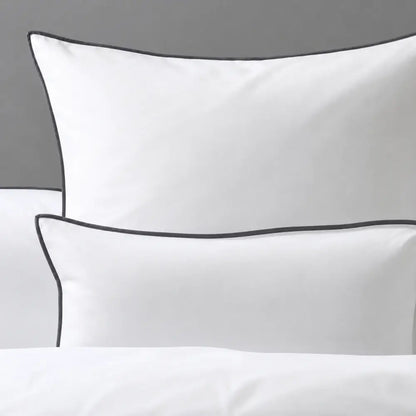 Perkal Bettwäsche Fee von Evelyn Kahle mit farbiger Paspel im edlen Look – hochwertige und stilvolle Bettwäsche für ein modernes Schlafzimmer.