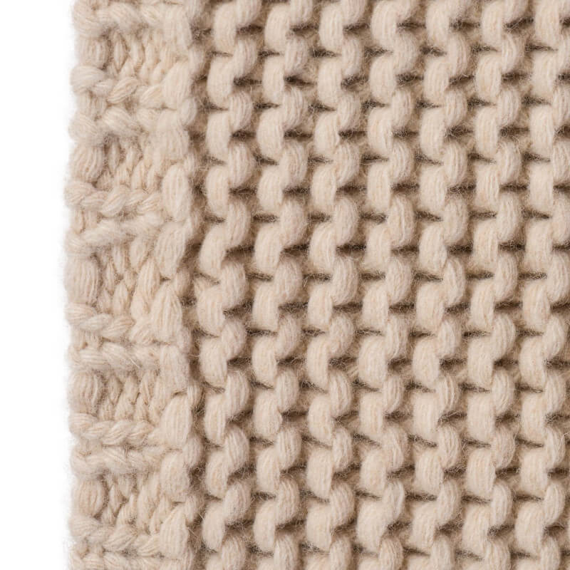 Plaid "York" aus dickgestrickter Wolle in Beige: Das Strickplaid ist eine stilvolle Decke.