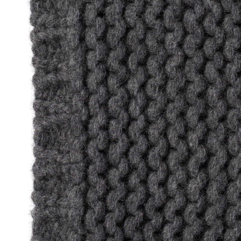 Plaid "York" aus dickgestrickter Wolle in Dunkelgrau: Das Strickplaid ist eine stilvolle Decke.