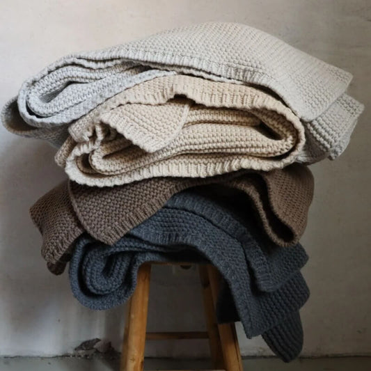 Plaid "York" aus dickgestrickter Wolle: Das Wollplaid von House in Style ist eine stilvolle Decke.