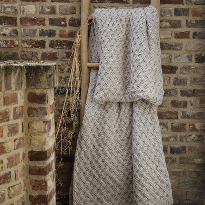 Grob gestricktes Plaid in Offwhite, Sofadecke Verbier 