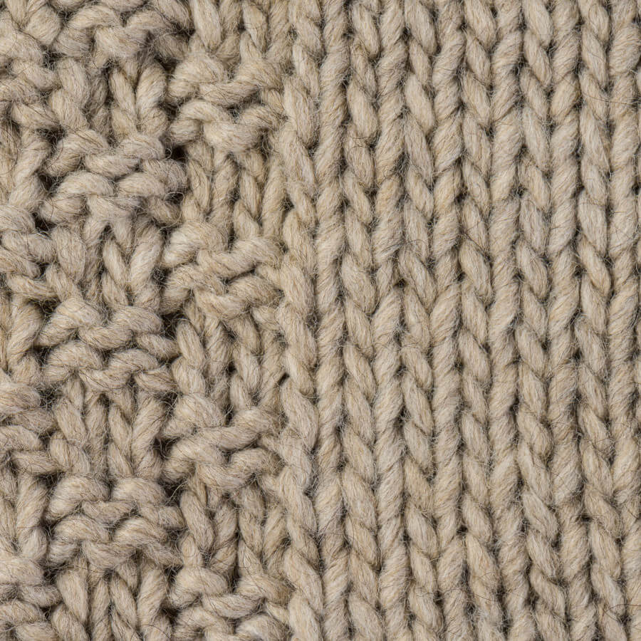 Strickplaid aus Wollmix in Beige: Die hochwertige Strickdecke "Aberdeen" ist ein kuscheliger Überwurf.