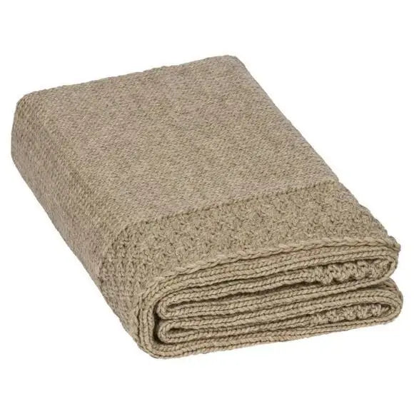 Beige Strickdecke aus hochwertiger Wolle – weiche und gemütliche Plaiddecke für ein stilvolles Zuhause.
