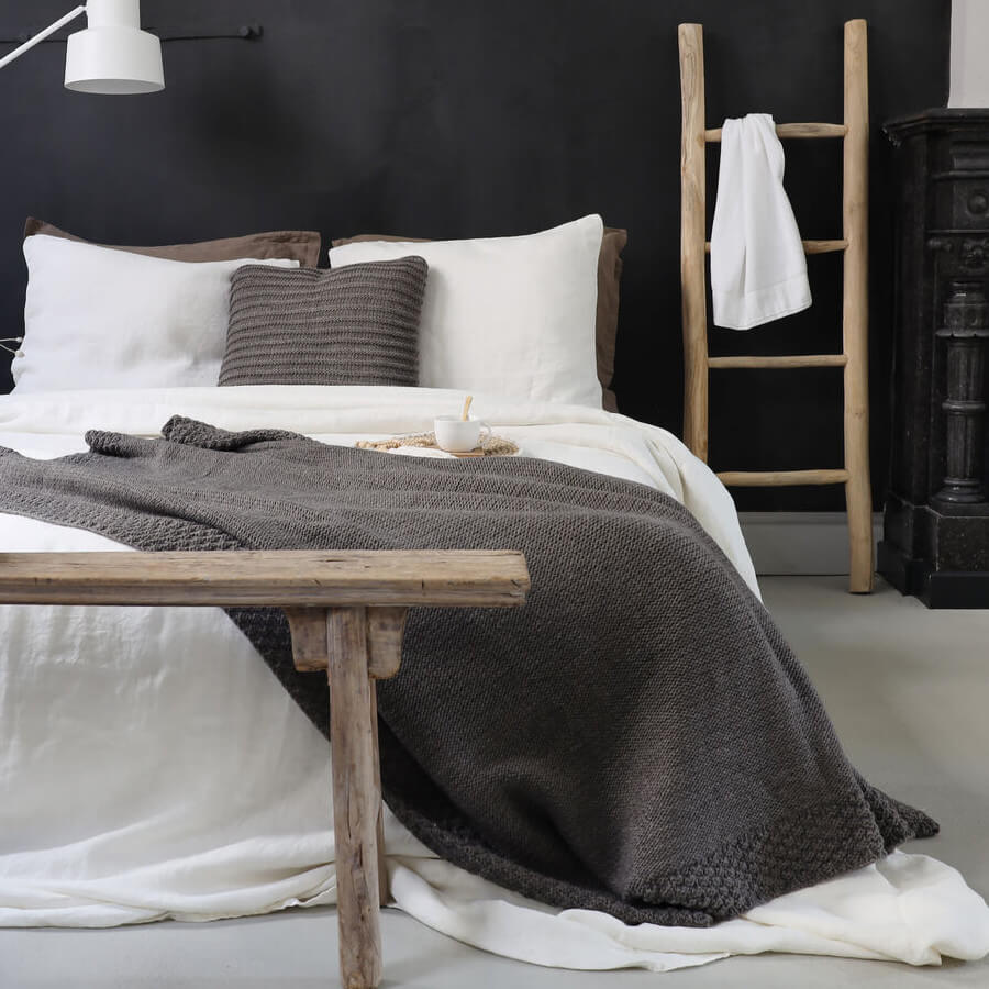 Hochwertiges Plaid aus Wollmix in Dunkelbraun für luxuriösen Komfort und Wärme