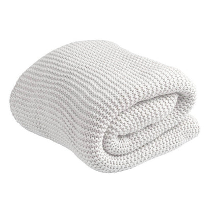 Plaiddecke "Ponza" aus hochwertigem Strick: Die weiße Tagesdecke von House in Style ist ein stilvolles Textil.