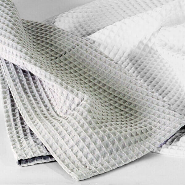 Evelyn Kahle Prima Tagesdecke/Bettüberwurf, Waffelmuster, Baumwolle Piqué, Off-White: Weiche und stilvolle Tagesdecke für Ihr Schlafzimmer.