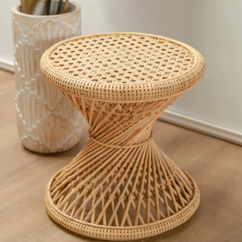 Rattan-Beistelltisch "Luhu": Der runde Boho-Ablagetisch ist ein stilvoller Tisch.