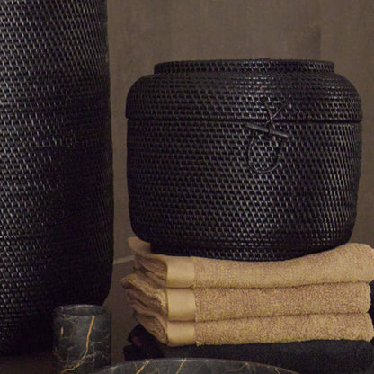 Aquanova Cino Rattan-Korb, Schwarz: Naturmaterialien für ein gemütliches Ambiente.