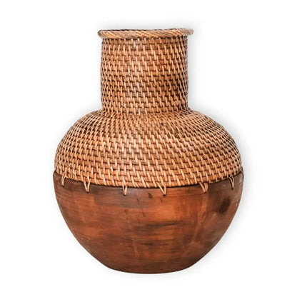Rattan Vase Kamari als freigestelltes Produktfoto aus Rattan und Holz