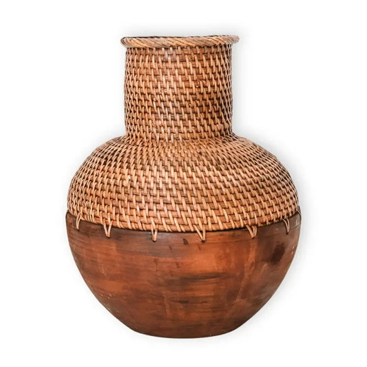 Rattan Vase Kamari als freigestelltes Produktfoto aus Rattan und Holz