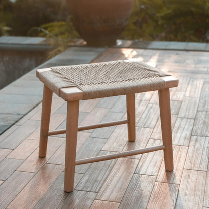 Hocker "Sunda" aus Massivholz: Der rechteckige Sitzhocker/Holzhocker mit Geflecht ist ein stilvoller Hocker.