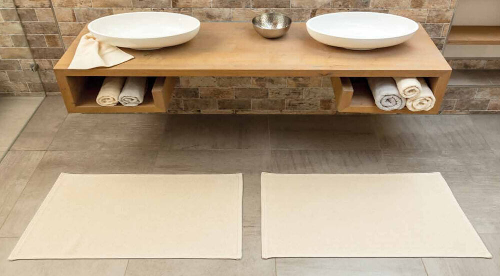Vorleger "Plain" von Rhomtuft: Puristisch und hochwertig – diese Badezimmermatte von Rhomtuft überzeugt mit ihrer schlichten Eleganz.