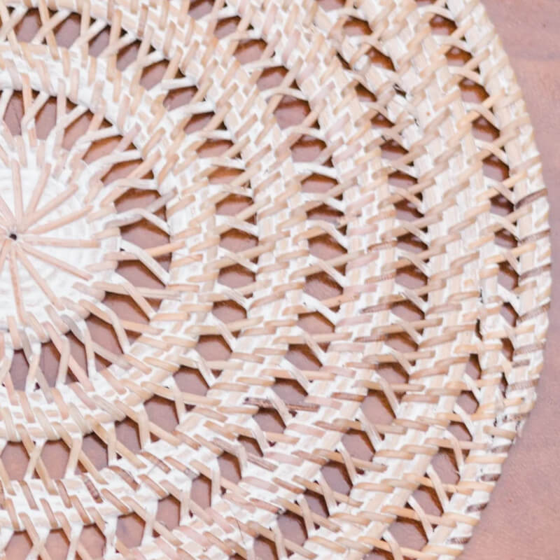 Rundes Tischset "Iluh Soeji" aus Rattan: Das Platzset im Boho-Stil ist ein stilvolles Tischset.