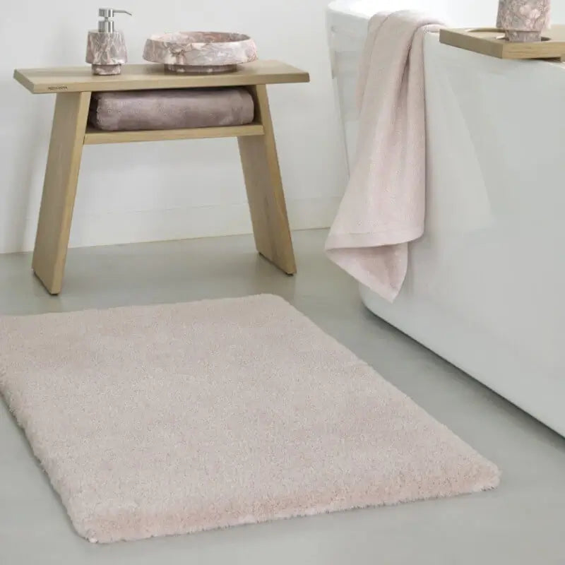 Rutschfester Badteppich in modernem Design, ideal für sicheren Halt im Badezimmer. Perfekt für nasse Böden und sorgt für mehr Sicherheit und Komfort.