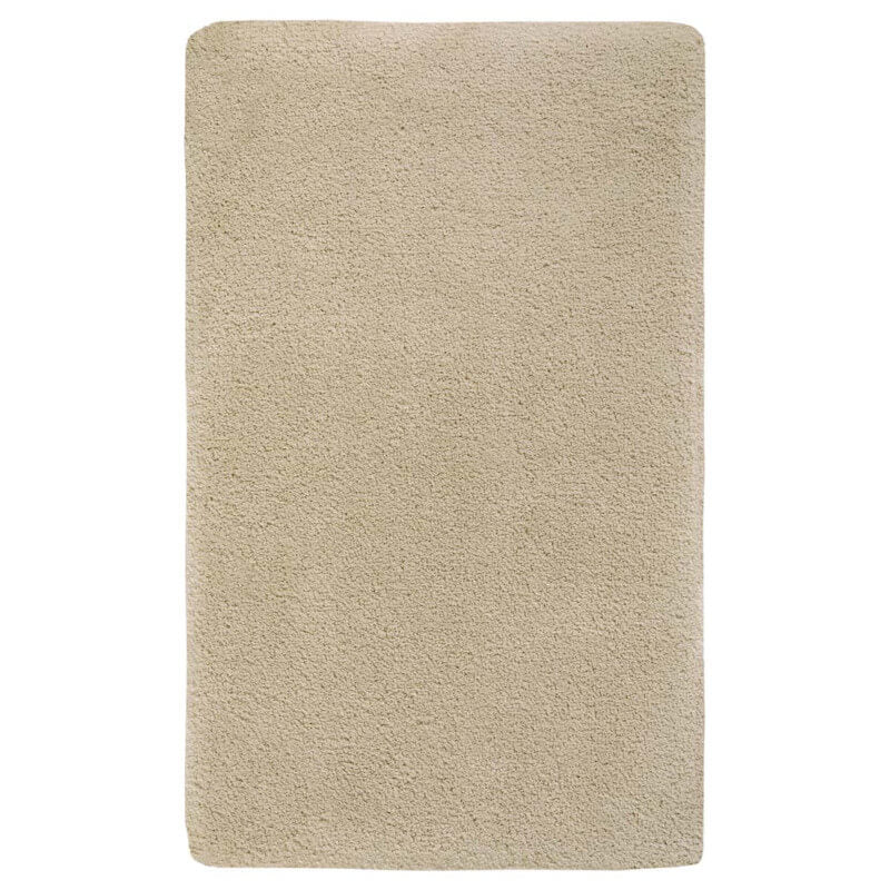 Flauschiger Badteppich Mauro in Almond Mandelbeige von Aquanova – rutschfester und weicher Badezimmerteppich für eine warme und natürliche Badgestaltung.