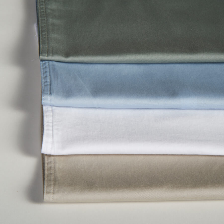 Kahle Bari Satin-Bettwäsche, Khaki, Jade, Weiß, Blau: Hochwertige Bettwäsche für Ihr Schlafzimmer.